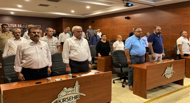 Kırşehir Belediye Meclisi'nde AK Parti ve MHP'li üyeler ile Başkan Ekicioğlu tartıştı 