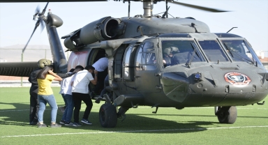 Kırşehir'de 100 çocuk jandarma helikopterleriyle şehir turu attı