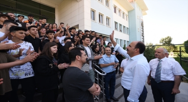 Konya Büyükşehir Belediye Başkanı Altay, Şehit Ufuk Baysan Anadolu Lisesi öğrencileriyle buluştu
