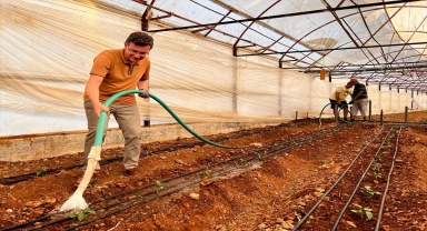 Milletvekili Uslu, Kumluca'da çiftçilerle bir araya geldi