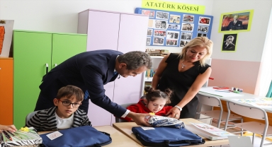 Milli Eğitim Bakanı Özer, MEV Gökkuşağı Özel Eğitim İlkokulu öğrencilerini ziyaret etti: