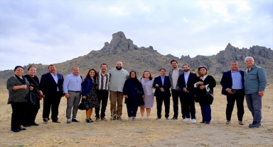 Neşet Ertaş'ın çocukları ve kız kardeşinden 