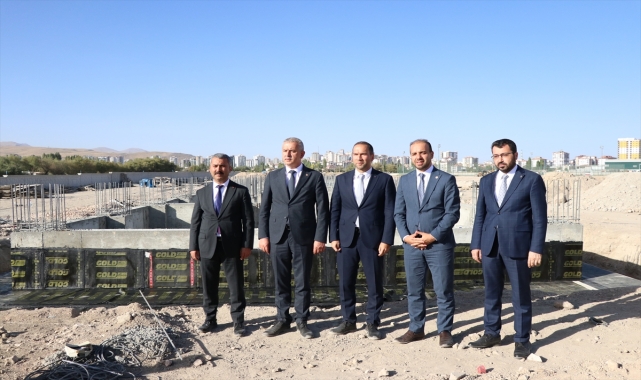 Niğde'de yeni yapılan spor tesislerinin inşaatı devam ediyor