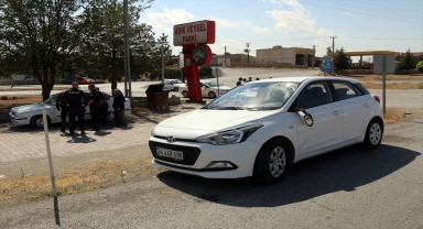 Şarkışla'da otomobilin çarptığı yaya yaralandı