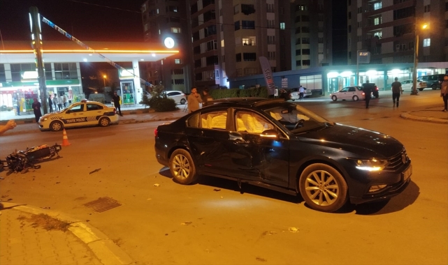 Şarkışla'da otomobille çarpışan motosikletin sürücüsü yaralandı