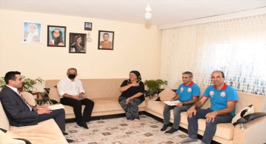 Seydişehir Kaymakam Pişkin, vatandaşların hanelerine konuk oluyor