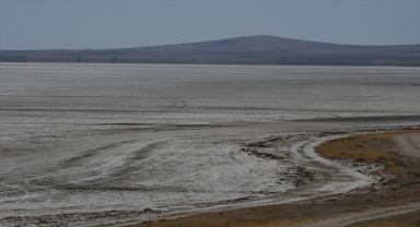 Seyfe Gölü Kuş Cenneti sonbaharda kuruyan görüntüsüyle doğaseverleri üzüyor