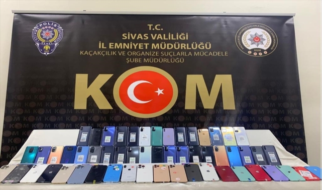 Sivas'ta 55 adet kaçak cep telefonu ele geçirildi
