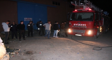 Sivas'ta geri dönüşüm deposunda çıkan yangın söndürüldü