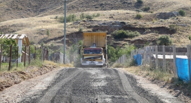 Sivas'ta kırsalda altyapı çalışmaları sürüyor 
