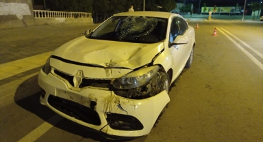 Sivas'ta otomobille çarpışan motosikletin sürücüsü yaralandı