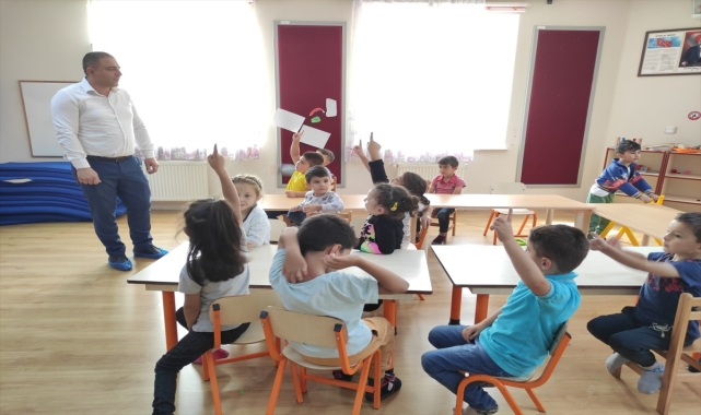 Ulaş Kaymakamı Baş, Kur'an kursu ve anaokulu öğrencilerini ziyaret etti