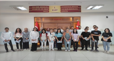 Ulaş Kaymakamı Baş, YKS ve LGS'de başarılı olan öğrencileri ödüllendirdi