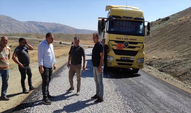 Ulaş Kaymakamı Selçuk Baş, asfaltlama çalışmalarını inceledi