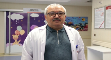 Yemek borusu nefes borusuna yapışık ve kapalı doğan bebeğe 