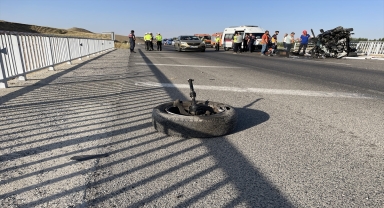 Yozgat'ta otomobilin köprü bariyerine çarpması sonucu 3 kişi öldü, 1 kişi yaralandı
