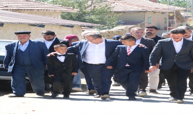 Yozgat Valisi Polat'ın makam otomobili şehit çocuklarının sünnet aracı oldu