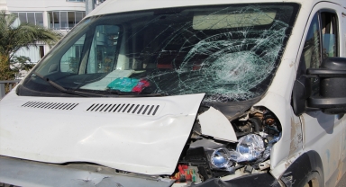 Alanya'da minibüsle çarpışan motosikletin sürücüsü öldü