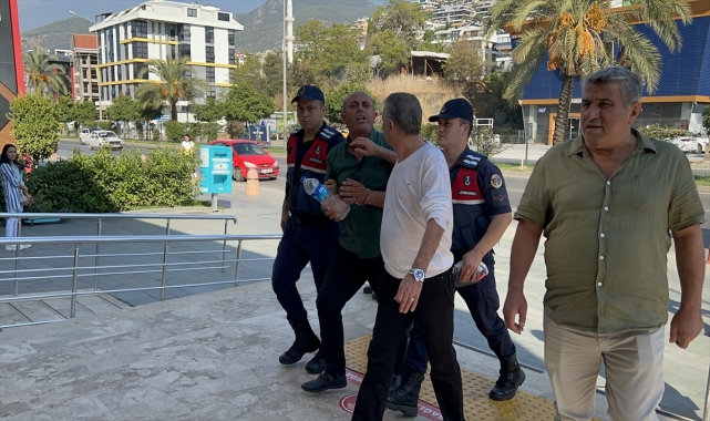 Antalya'da bir kişi tartıştığı oğlunu silahla öldürdü