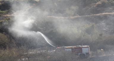 Antalya'da makilik alanda çıkan yangın söndürüldü