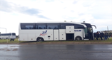 Antalya’da otobüs ile çarpışan hafif ticari aracın sürücüsü yaşamını yitirdi