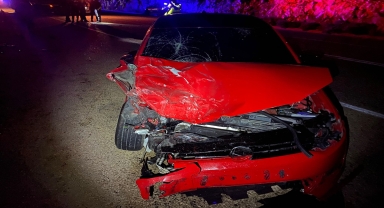 Antalya'da otomobilin park halindeki araca çarptığı kazada 1 kişi öldü, 1 kişi yaralandı