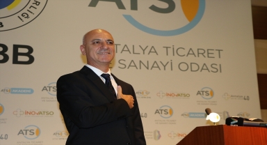 Antalya Ticaret ve Sanayi Odası Başkanlığı onaylanan Ali Bahar mazbatasını aldı