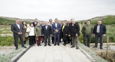 AÜ Rektörü Ünüvar ve Mamak Belediye Başkanı Köse, Ekolojik Köy'ü ziyaret etti