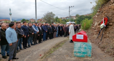 Ayvalık'ta hayatını kaybeden polis memuru memleketi Eskişehir'de toprağa verildi