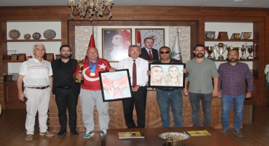 Başkan Aputkan, güreşte veteranlar dünya şampiyonu olan Halimoğlu'nu ödüllendirdi