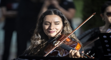 Başkent Kültür Yolu'nda izleyiciler profesyonel orkestraya 