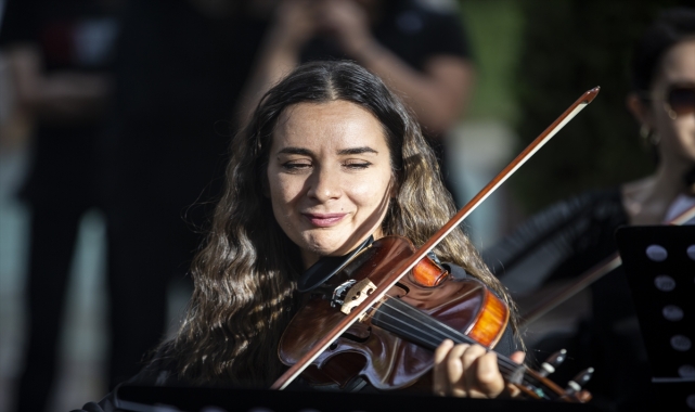 Başkent Kültür Yolu'nda izleyiciler profesyonel orkestraya