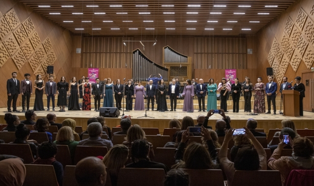 Başkent'te güzel sanatlar lisesi öğrencileri ile usta sanatçılar aynı sahneyi paylaştı