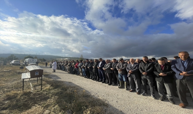 Başkentte eşi tarafından öldürülen kadın ile 2 çocuğu toprağa verildi