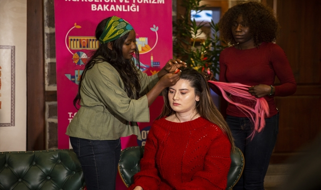 Başkentteki Afrika Kültür Evi'nde Afrika saç örgüsü tanıtıldı