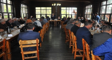 Belediye Başkanı Salih Akkaya muhtarlarla bir araya geldi