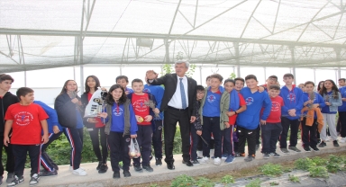 Beypazarı'nda öğrenciler belediyenin örnek bahçesini gezdi
