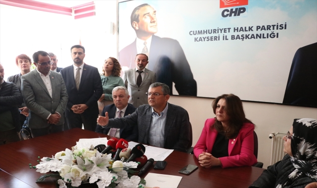 CHP Grup Başkanvekili Özel, Kayseri'de basın toplantısı düzenledi: