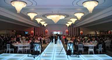 CHP Grup Başkanvekili Özel, Kayseri'de partisince düzenlenen Cumhuriyet Balosu'na katıldı