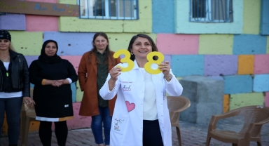 Çocukları matematiği sevsin diye anneleri okullu oldu