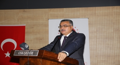Diyanet İşleri Başkan Yardımcısı Dinç, Eskişehir'de konferansta konuştu: