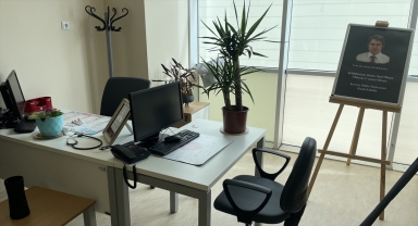 Doktor Ekrem Karakaya'nın hatırası, hastanedeki odasında yaşatılıyor