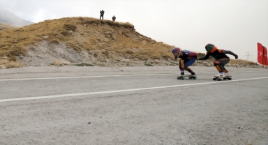 Dünya İniş Kaykay ve Hız Kızağı Şampiyonası'nda dünyanın gözü Hasan Dağı'nda