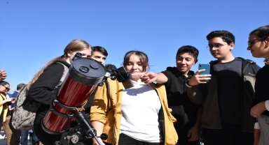 Eskişehir ve Kütahya'da öğrenciler güneş tutulmasını gözlemledi