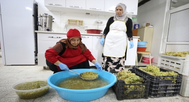 Girişimci kadınların ürettiği üzüm turşusu sofralara lezzet katıyor