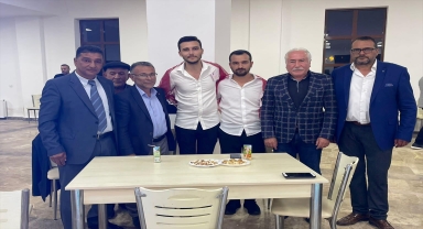 Güdül Belediye Başkanı Yalçın askere gidecek gençlerin eğlencesine katıldı