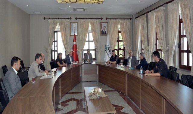 Güdül Kaymakamı Deniz Yıldırım, kurum amirleriyle toplantıda bir araya geldi