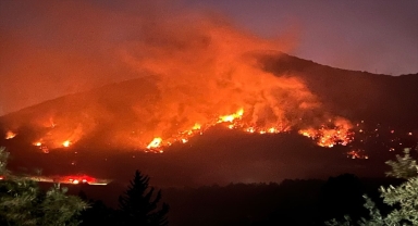 GÜNCELLEME - Kaş'ta makilik alanda çıkan yangına müdahale ediliyor