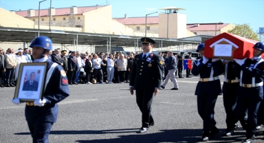 Trafik kazasında şehit olan uzman çavuşun cenazesi törenle memleketine uğurlandı