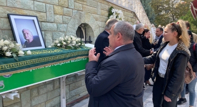 İş adamı Erol Tabanca'nın annesi son yolculuğuna uğurlandı